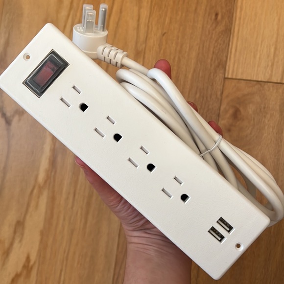 Power Strip Waterproof with 4 Outlets 2 USB Surge Protector 6ft Cable Flat Plug - Picture 1 of 7